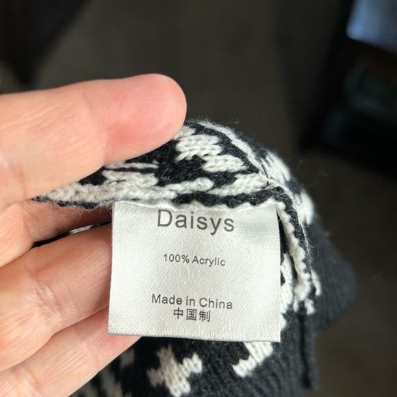 Daisy’s Boutique Longline Holiday Cardigan - Picture 4 of 6